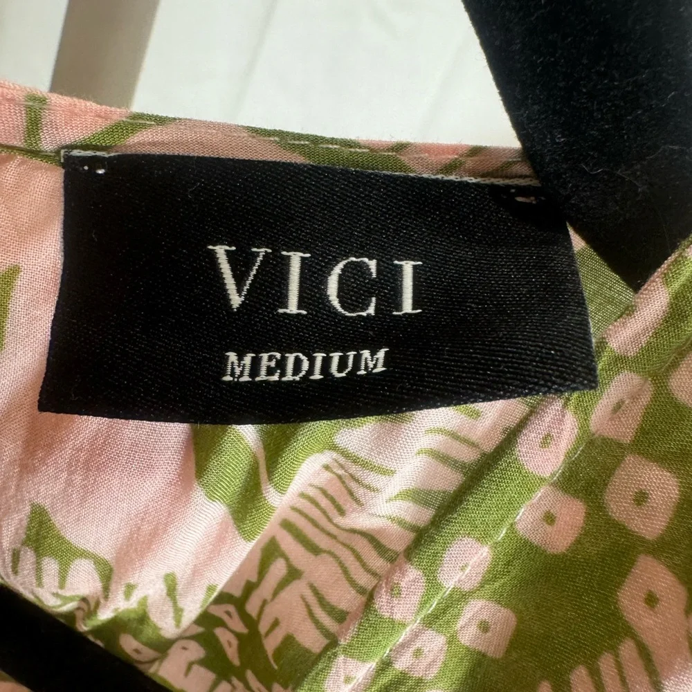 Vici A World to See floral slit dress in size M - Picture 11 of 13